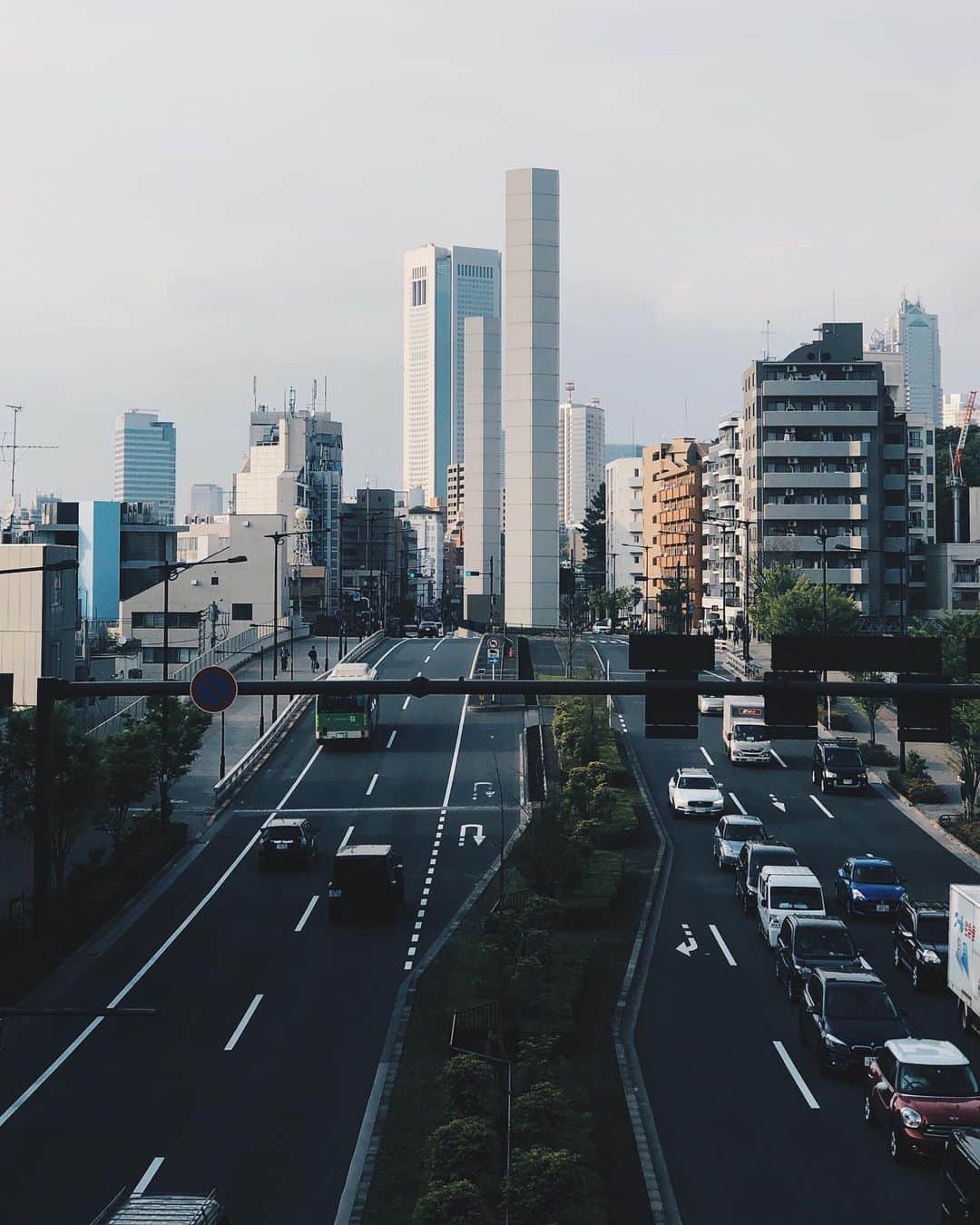 ima_ju / Jun Iのインスタグラム：「. . Monolith . . wiz @tokyo_grapher #ShotOn_TG  #ShotoniPhone . Telephoto LENS 50mm　 #TG_TELE . . ::」