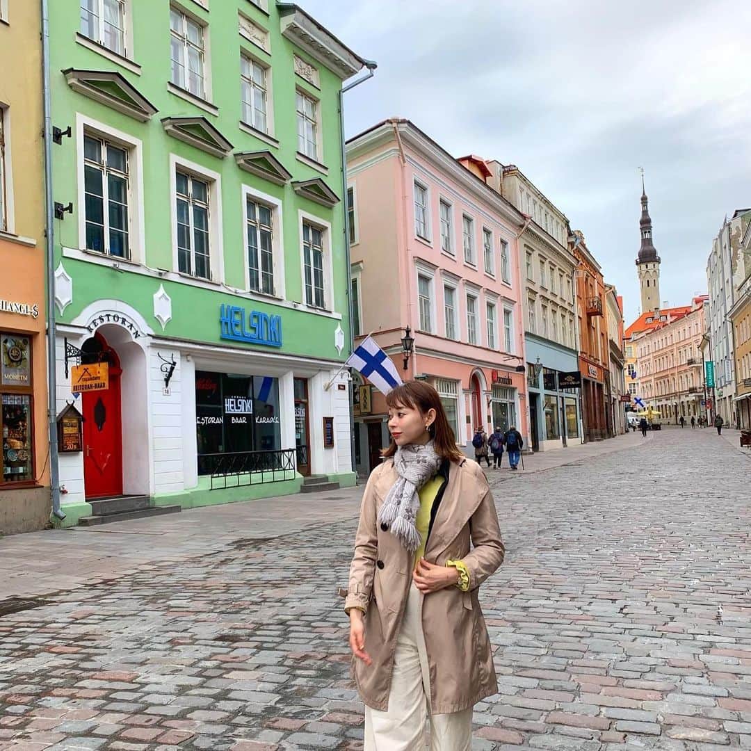 karen okajimaさんのインスタグラム写真 - (karen okajimaInstagram)「ㅤㅤㅤ ㅤㅤㅤ エストニアのタリンの旧市街🇪🇪 カラフルでかわいい。 中世ヨーロッパの街並みが残ってます✨ 門を潜るとすぐにマクドナルドが。笑 エストニアで1番初めにできたマクドナルドやねんて💫 とりあえず思ってたより寒くてダウンほしい🤣 ㅤㅤㅤ ㅤㅤㅤ #エストニア #タリン #エストニア旧市街 #Estonia #TARRINN #タリンの旧市街  #おかじ旅行記 #岡島かれん #中世ヨーロッパ  #バルト三国 #ポーランド #tabinikki #okaji_Europe #ヨーロッパ旅行  #海外旅行好きな人と繋がりたい #タビジョ」5月14日 22時04分 - karenokajima0318