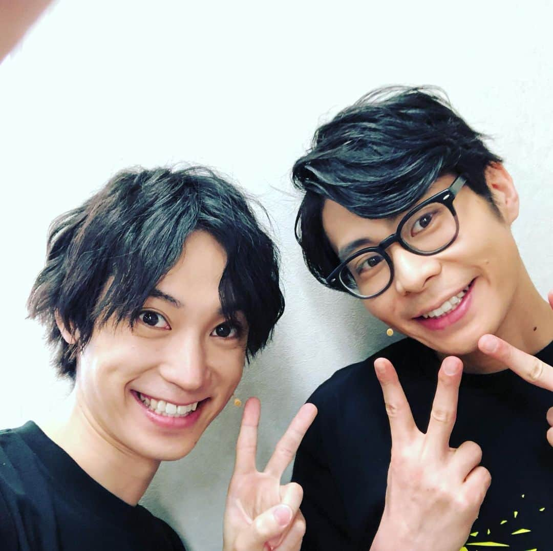 百瀬朔さんのインスタグラム写真 - (百瀬朔Instagram)「頼れる兄さんと。 #イベント前  #鯨井康介  #初のヘアスタイル  #どうでしょーか  #ペダステ」5月14日 22時06分 - momose.saku.official