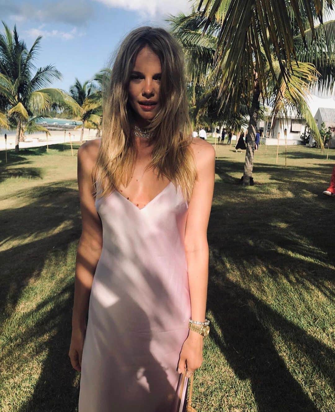 ダニジョーのインスタグラム：「Shady Lady🌴 @marloeshorst in the lilac slip and Devyn choker • tap to shop #dannijogirls」