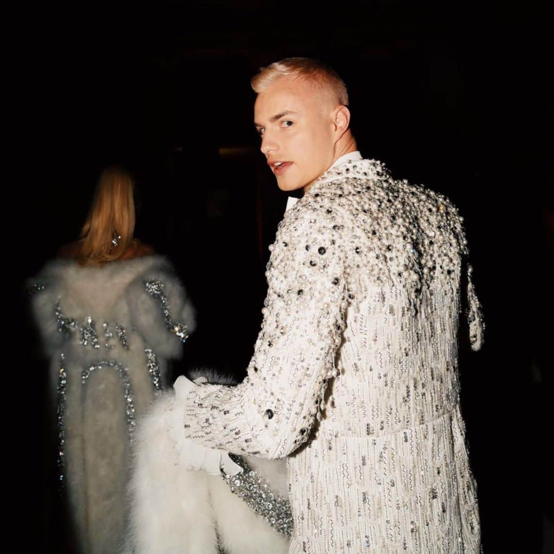 ジェレミー・スコットさんのインスタグラム写真 - (ジェレミー・スコットInstagram)「LOVE THESE SHOTS @blonded SNAPED AT THE MET FOR @voguemagazine 📸」5月14日 22時13分 - jeremyscott