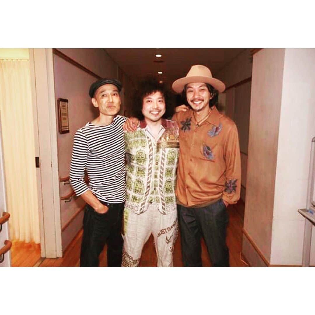 Caravanのインスタグラム：「さてさて  5/17 (金) 新潟LOTS  5/25 (土) GREENROOM festival  は椎野恭一(dr)、ユザーン(tabla)、Caravan  久しぶりに三人編成で鳴らします。  スタジオであれこれ試行錯誤中。  来れる方、皆様、楽しみましょう。  #greenroomfestival #新潟LOTS」