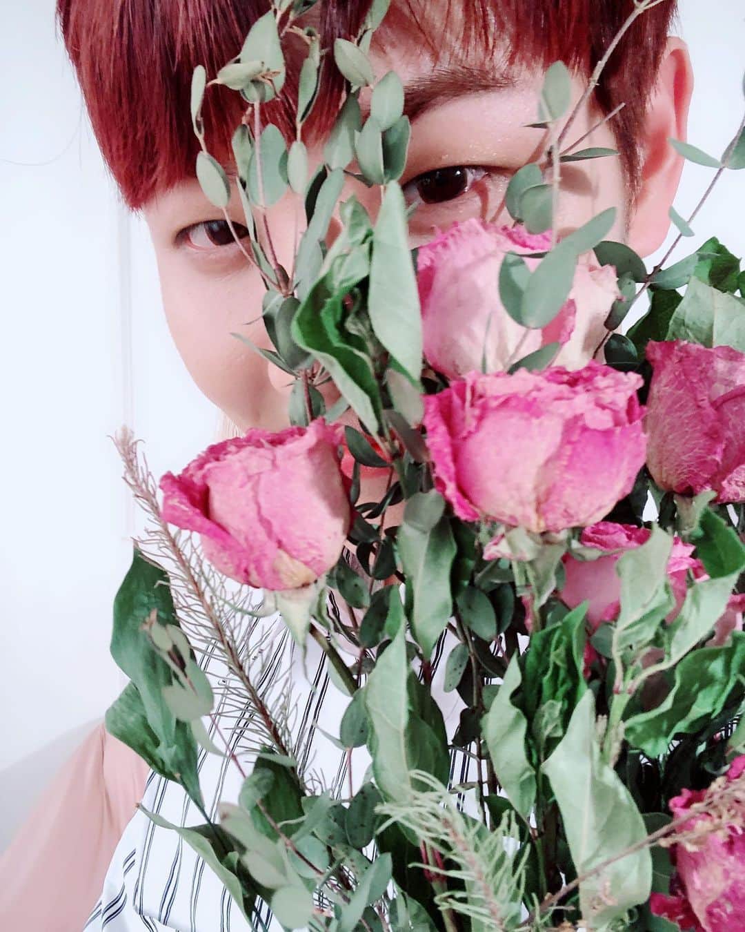 ヒョクジン さんのインスタグラム写真 - (ヒョクジン Instagram)「🌷🌹🌷 #roseday」5月14日 22時26分 - 100per_hj
