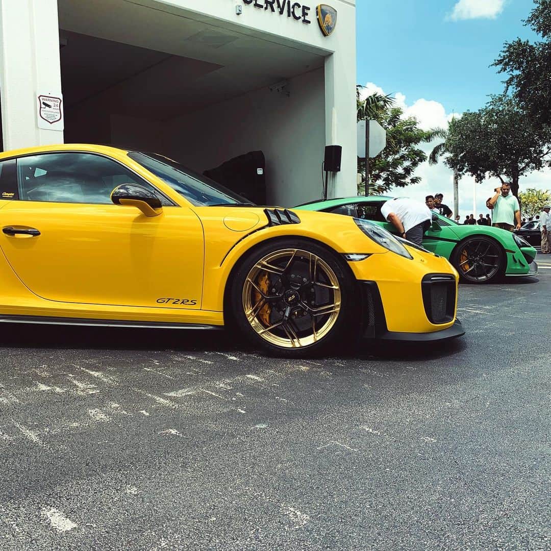 CarsWithoutLimitsさんのインスタグラム写真 - (CarsWithoutLimitsInstagram)「🐝 #gt2rs + vxs02  20/21” 1 ᴘᴄ ғᴏʀɢᴇᴅ #veloswheels  @carswatchesnmore @velosdesignwerks @954mm #carswithoutlimits #velosdesignwerks #gt2rs」5月14日 22時24分 - carswithoutlimits
