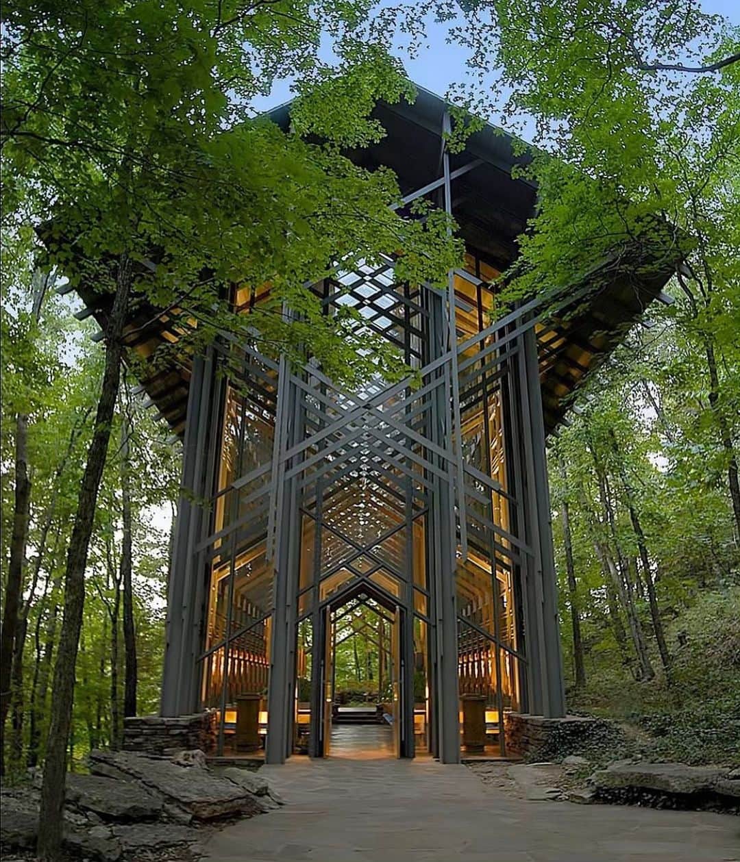 Architecture - Housesさんのインスタグラム写真 - (Architecture - HousesInstagram)「Thorncrown #Chapel remotely located in the Ozark Mountains . #church #architecture #nature #mountains #design #modern #nature #luxury #architect #designer #decoration #interior #perspective #amazing #project」5月14日 22時28分 - _archidesignhome_