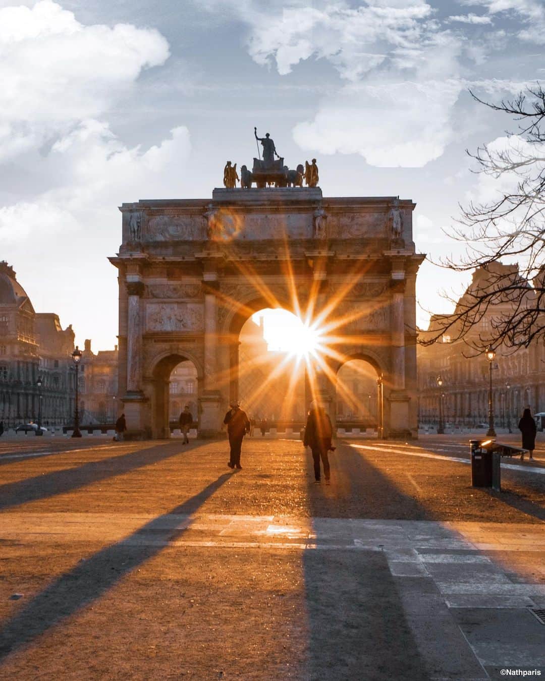 nathparisのインスタグラム：「Morning light ✨ #paris」