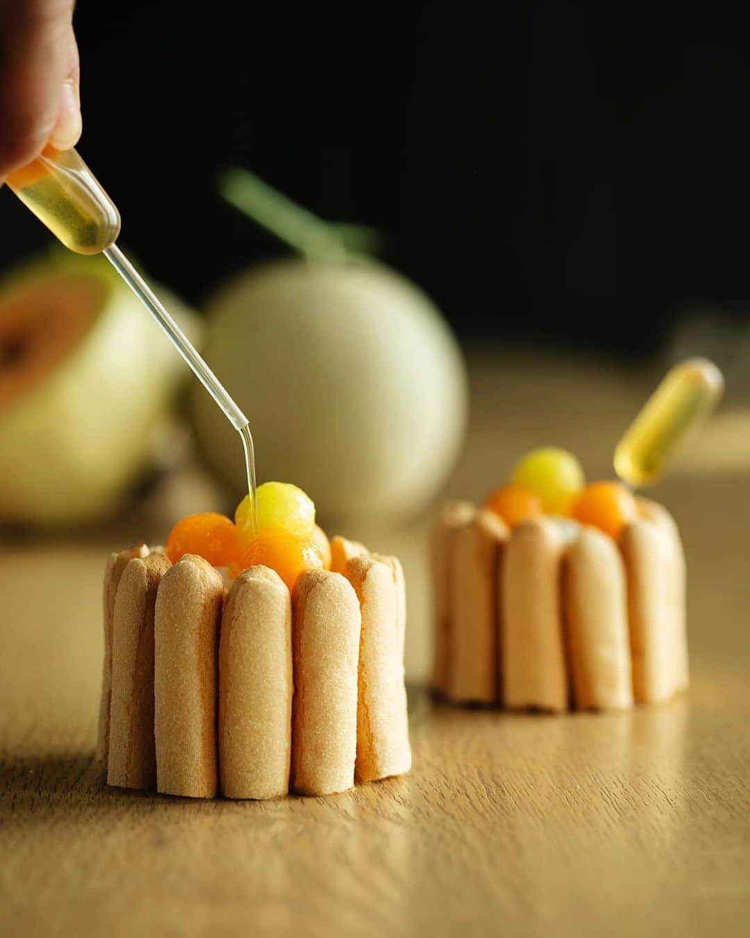 Andaz Tokyo アンダーズ 東京さんのインスタグラム写真 - (Andaz Tokyo アンダーズ 東京Instagram)「Melon Sweets have arrived at the Pastry Shop 🍈 This year, we introduce the Melon Charlotte 😊 A unique take on the classic French trifle, our version is filled with coconut yogurt and topped with melon for a fresh and irresistible treat 🤤 Check our stories to see more of this tempting melon collection 🌟 https://bit.ly/2vYzrBM - 今年もアンダーズ 東京のペストリー ショップにメロンスイーツが登場🍈新作メロンシャルロットはヨーグルトムースやメロンムースなどが幾重にも重なった爽やかな味わい😋 他にもたくさんのメロンスイーツをご用意しています。✨ https://bit.ly/2Q1NyQ0」5月14日 22時30分 - andaztokyo