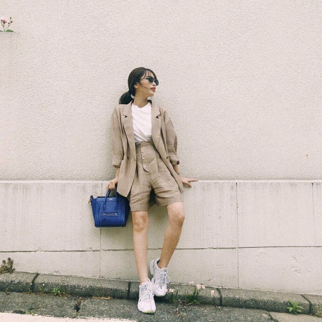 近藤千尋のインスタグラム：「今日の私服はセットアップ☺️ 柔らかい素材だから着やすい❤️ @murua_official  です✨✨ 明日は天気が良くなるといいなぁ🥺 おやすみなさい🌛 #私服 #セットアップ #パンツしわしわ 笑」