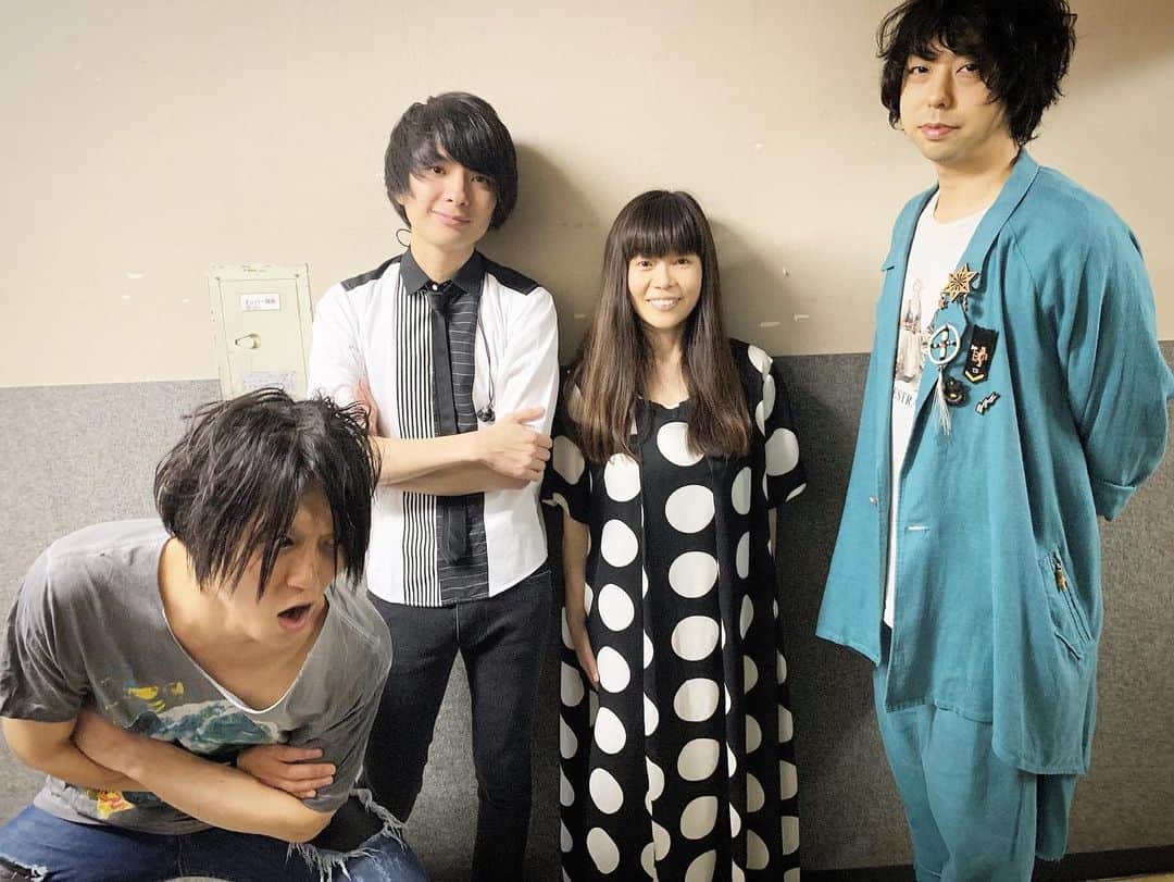 イズミカワソラのインスタグラム：「UNISON SQUARE GARDEN × イズミカワソラ、昨日の思い出♪ ・ ・ 田淵さんの顔！！ww ・ ・ ・ ずっと忘れない一夜です！」
