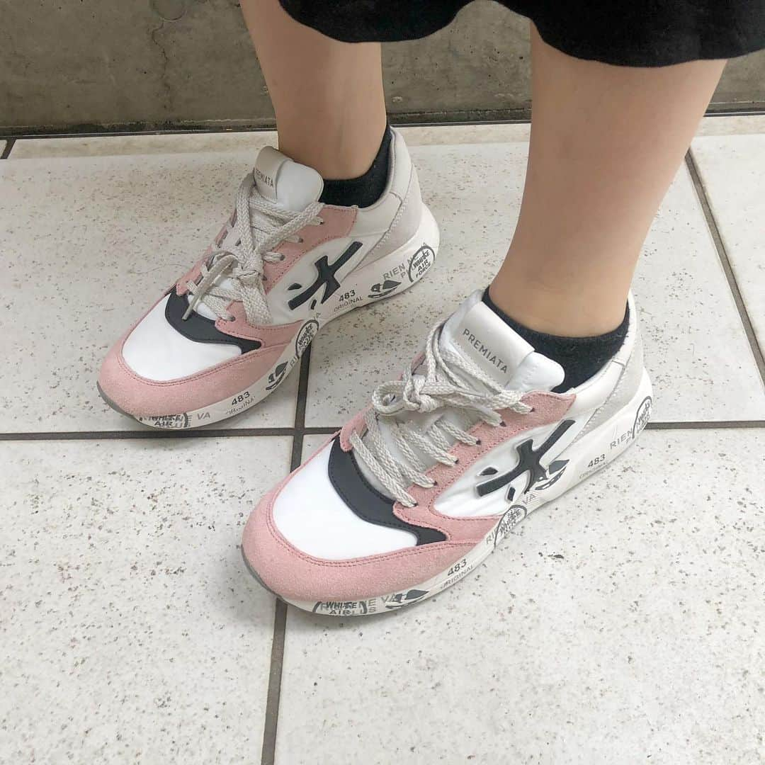 平田梨奈さんのインスタグラム写真 - (平田梨奈Instagram)「New Shoes 👟 履きやすくて新しくてゲットしたお洒落なスニーカー💕メンズもいい感じだったよ！ @premiatajp  #premiata #プレミアータ #ホじゃないよ」5月14日 22時36分 - hirari_official