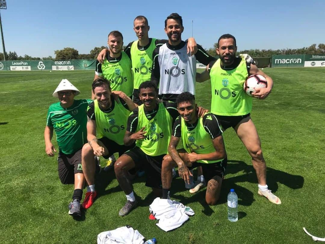 セバスティアン・コアテスさんのインスタグラム写真 - (セバスティアン・コアテスInstagram)「Team ganador 🔝 y un invitado de lujo 🇨🇳 😂😂😂 grande Paulinho!!! 💚💚💚 #sporting_cp」5月14日 22時51分 - sebastiancoates16