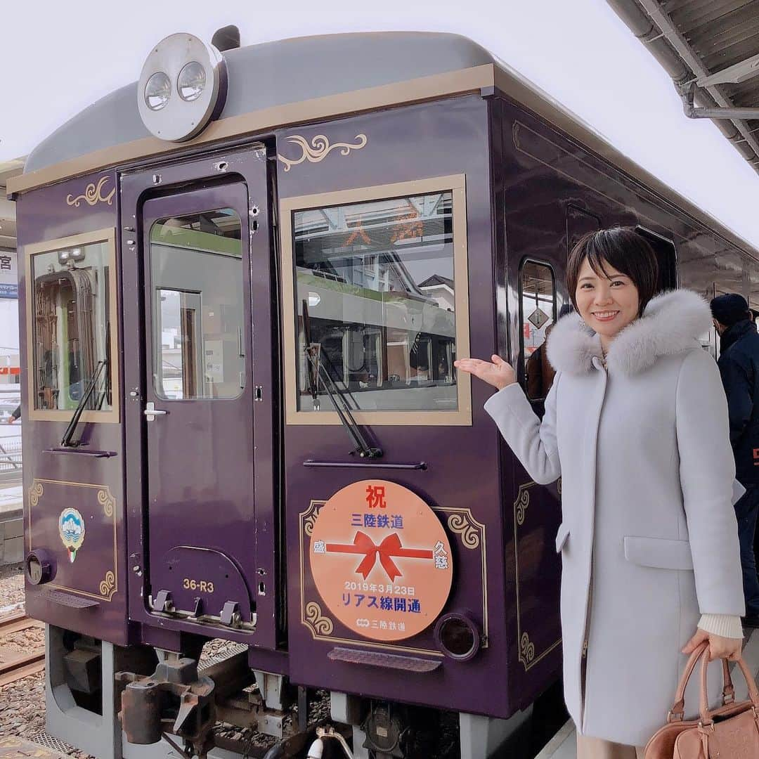 村井美樹さんのインスタグラム写真 - (村井美樹Instagram)「東京新聞のコラム「鉄学しましょ」今回のテーマは三陸鉄道リアス線をご紹介しています☺️✨ぜひご覧ください。 https://www.tokyo-np.co.jp/article/feature/tetsugaku/list/CK2019051402000163.html . #三陸鉄道リアス線 #三陸鉄道リアス線全線開通 #三陸鉄道 #さんてつ #三鉄 #宮古駅 #大槌駅 #ひょっこりひょうたん島 #ドンガバチョ #鉄学しましょ #東京新聞」5月14日 22時51分 - miki_murai_