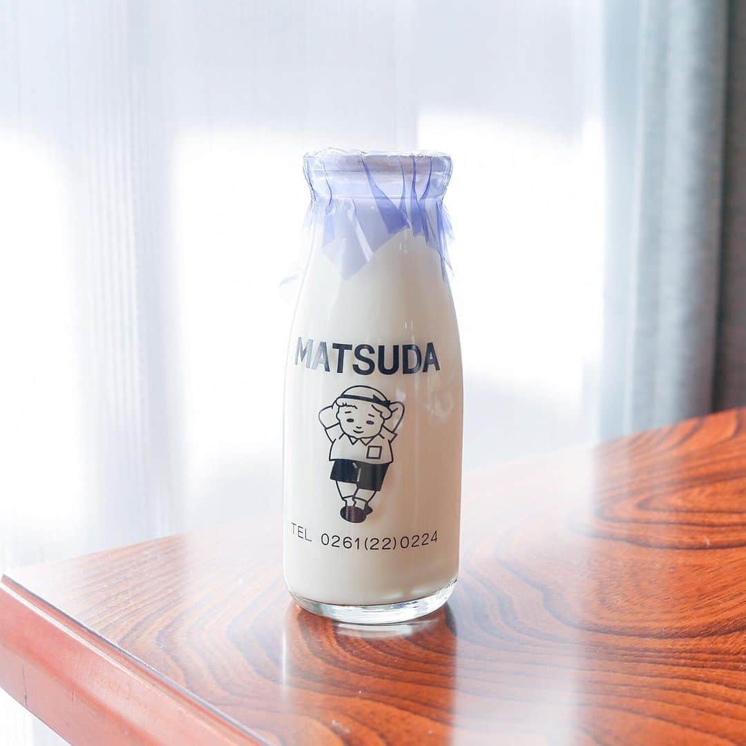 KEINA HIGASHIDEさんのインスタグラム写真 - (KEINA HIGASHIDEInstagram)「長野県の北アルプスの麓にある 松田乳業の牛乳は味とデザインがGOOD！ 顔やポーズがかなりゆるめ。 キャッチコピーは「富より健康」。 今度はコーヒー牛乳飲んでみよ。  #長野﻿﻿﻿﻿ #松田乳業 #牛乳 #富より健康 #東京と長野で二拠点生活 #GW_Road_trip #東出の買い物」5月14日 23時00分 - keina_higashide