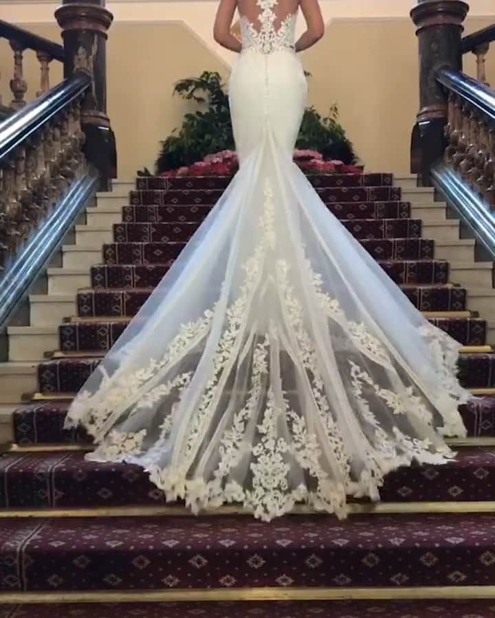 Wedding Lifeのインスタグラム：「GORGEOUS!😍 ”LINDA” by @enzoani Tag your squad •  @enzoani @enzoani  @enzoani」