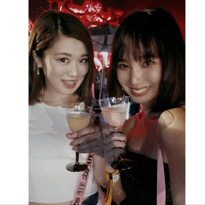 保坂玲奈さんのインスタグラム写真 - (保坂玲奈Instagram)「💛 . @edc_japan  1日目はあずさんと🥂 . 大好きな人達と逢えて 好きな音楽に素晴らしすぎる セット、演出、DJに 感動を共感し合える素晴らしいイベント🥺💛 . . . #edc #edcjapan #edcjapan2019 #edc2019 #Japan #armin #arminvanbuuren #electricdaisycarnival #zozomarinestadium #edcvip」5月14日 23時05分 - __renao_0707