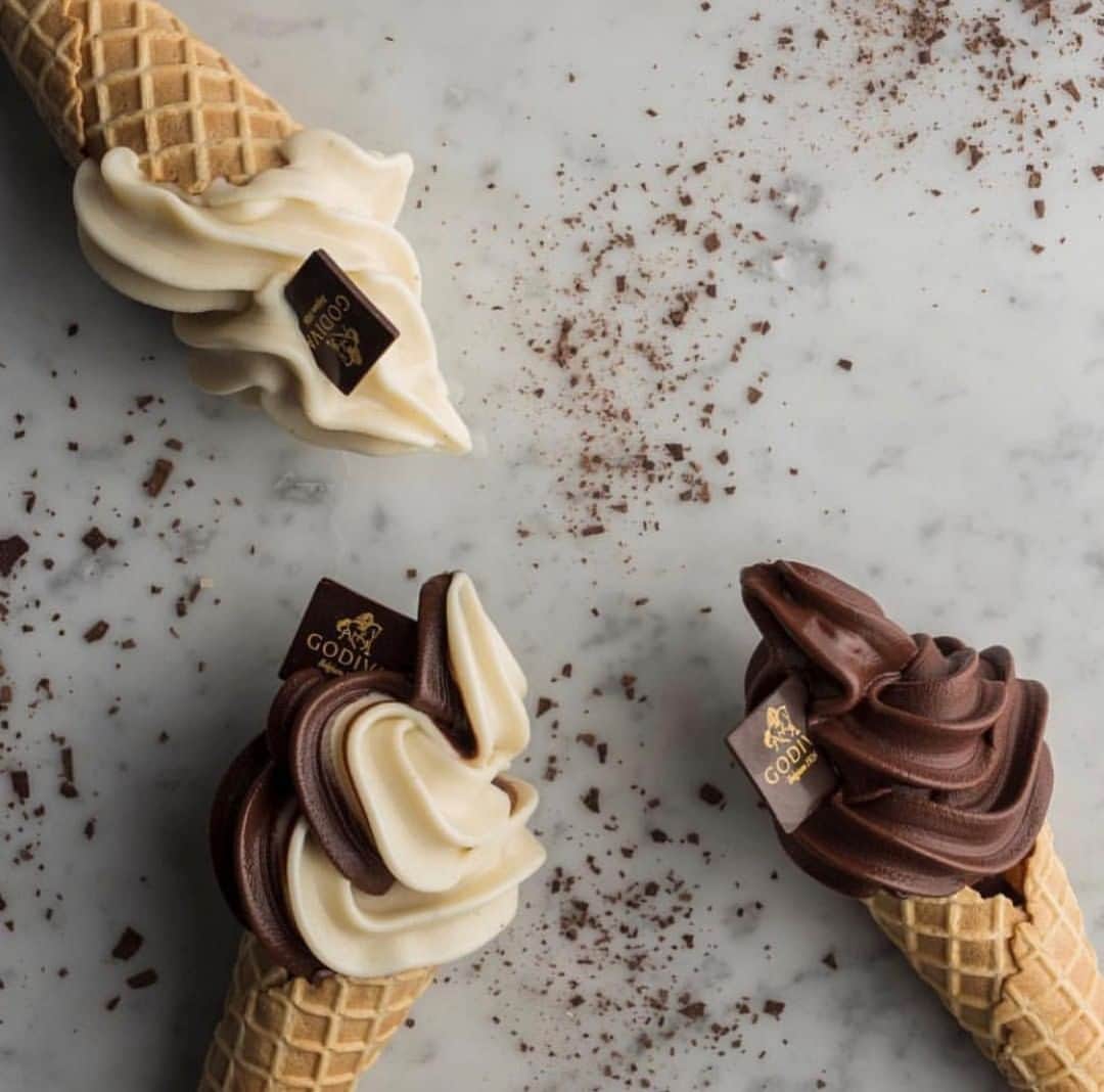 GODIVAさんのインスタグラム写真 - (GODIVAInstagram)「Chocolate, Vanilla or Swirl?! What's your favorite flavor? 📸 by @stylebyok」5月14日 23時15分 - godiva