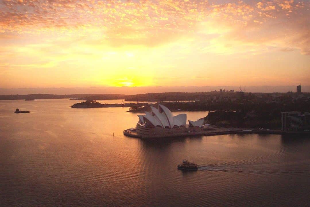 キティ・スペンサーさんのインスタグラム写真 - (キティ・スペンサーInstagram)「What a magnificent day for @bridgeclimb Sydney 💛🧡❤️」5月14日 23時16分 - kitty.spencer