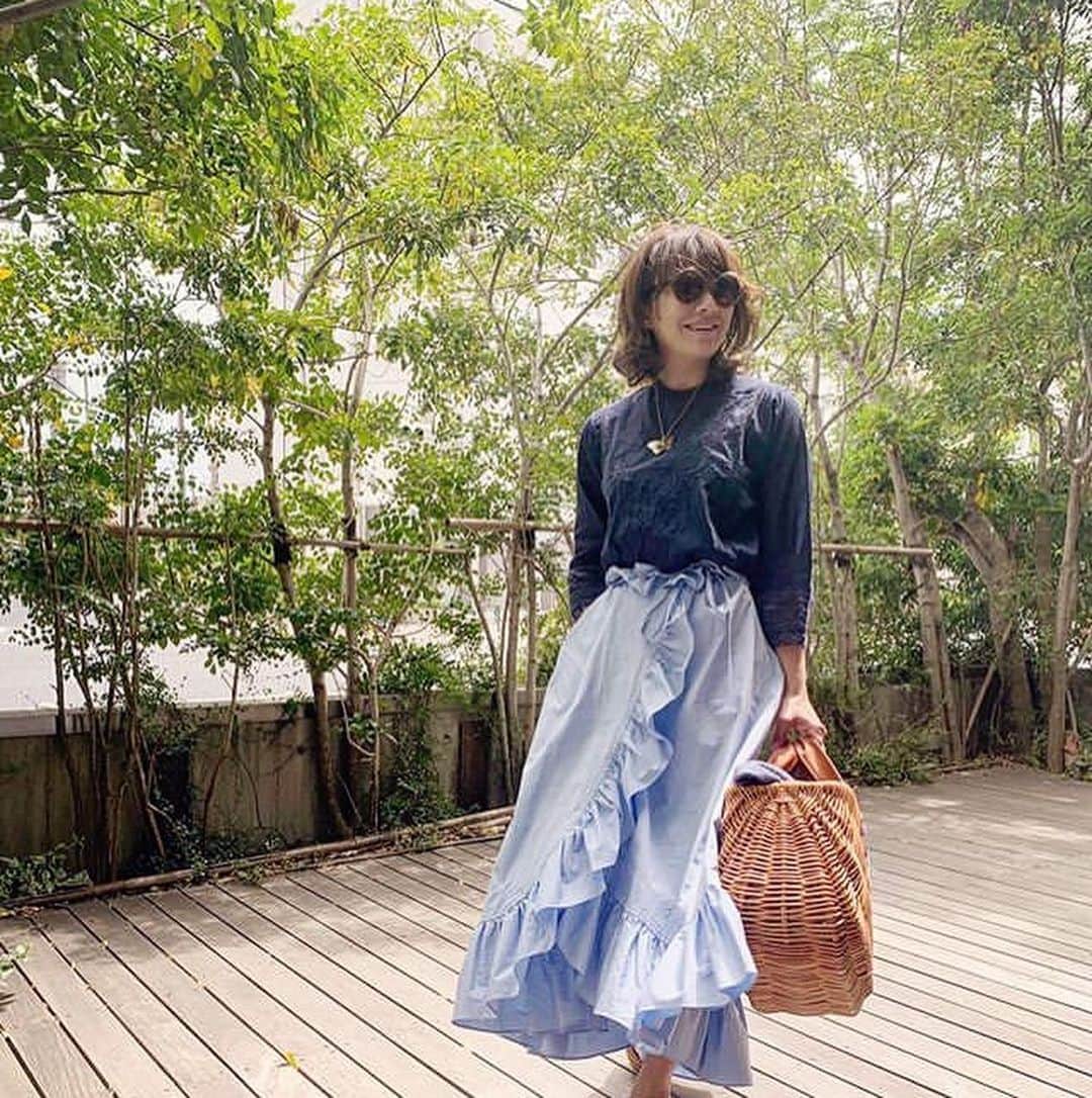 のインスタグラム：「@yumie_kazama s choice: rosa mosa BIG delta willlow bag with hand tied straps: cool urban ~ link in bio ~ #rosamosa #yumiekazama #basketbag #janebirkin #summerstyle #urbanchic #willow #japanesefashion #coffeecolor #romantic」