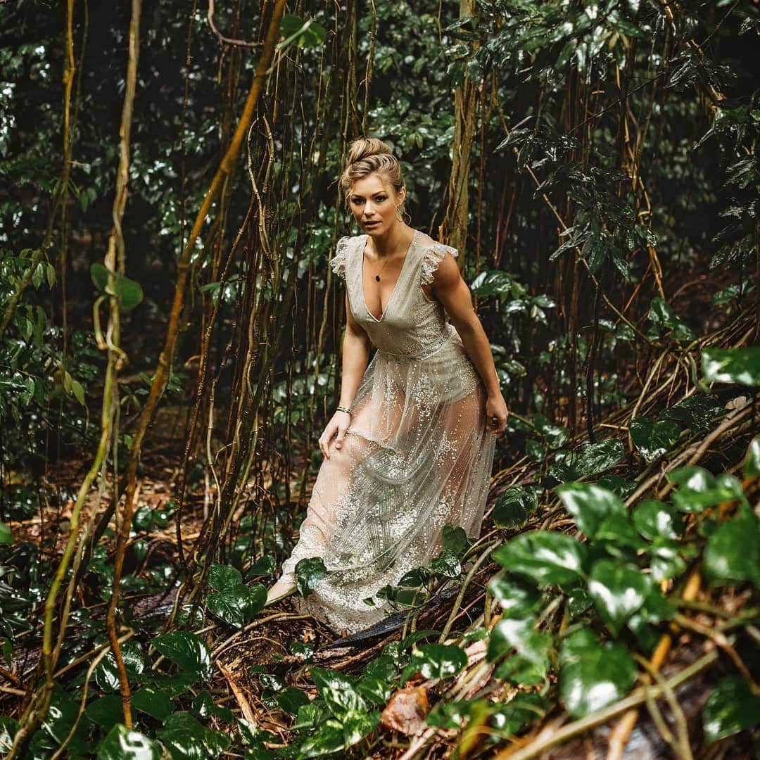 Nikki Leighさんのインスタグラム写真 - (Nikki LeighInstagram)「A real life fairytale 🧚🔮💫 . . 📸 |@fernandakenfieldphotography  #real #nature #natural #playgroud #trees #forest #fairytale #love #rain #rainforest」5月14日 23時16分 - missnikkileigh