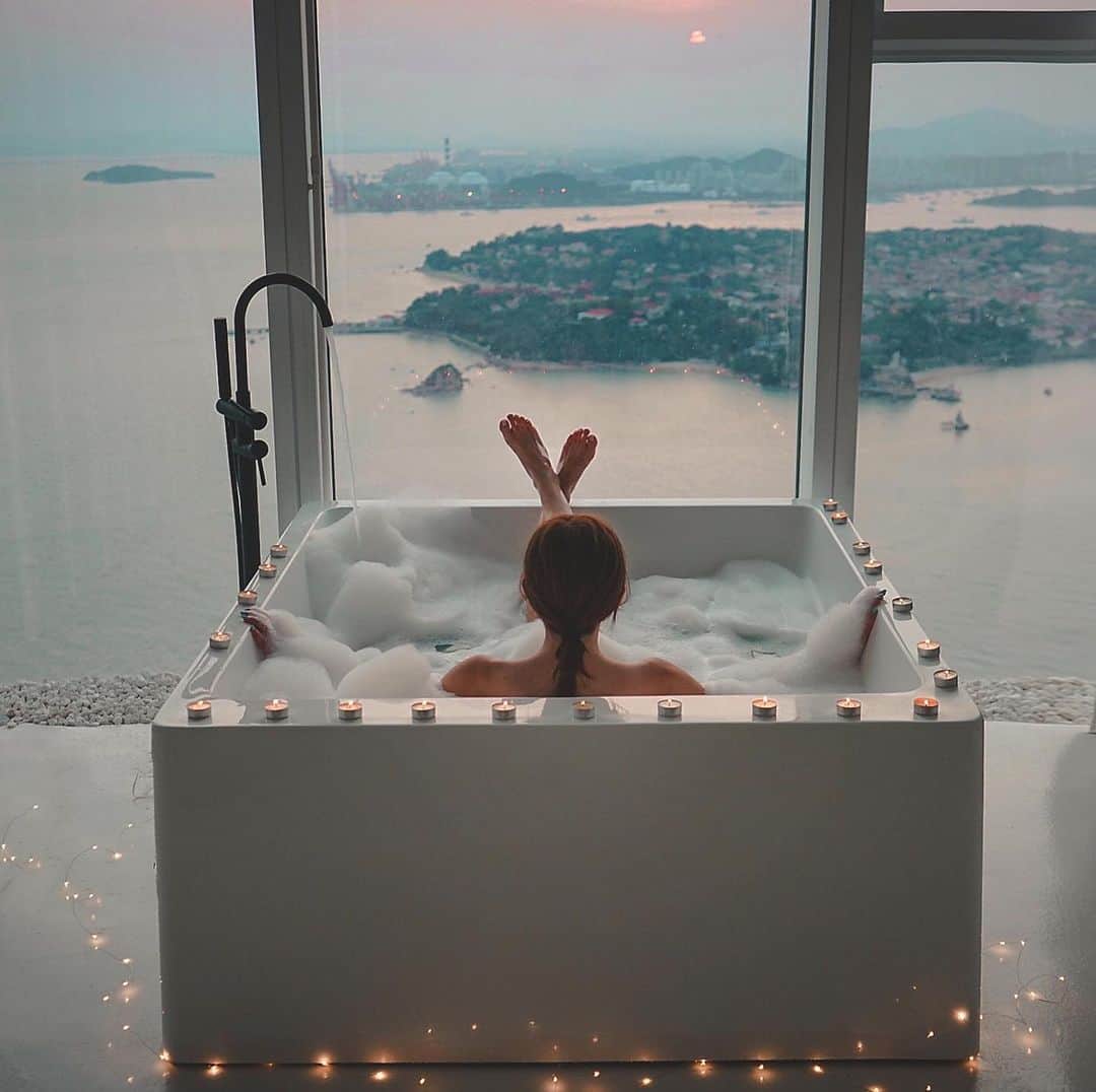 Giann Chanのインスタグラム：「泡到脫皮都要繼續泡🧼 . . . #bathgoals #bubblebath #ctytravelmap #xiamen #Twintower」