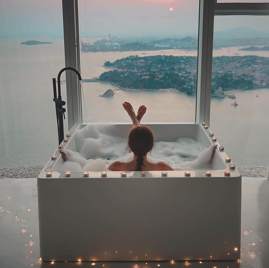 Giann Chanさんのインスタグラム写真 - (Giann ChanInstagram)「泡到脫皮都要繼續泡🧼 . . . #bathgoals #bubblebath #ctytravelmap #xiamen #Twintower」5月14日 23時24分 - chan.tsz.ying