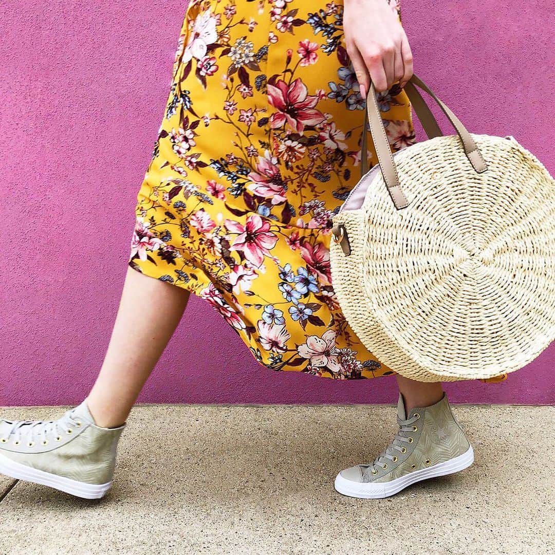ロック&リパブリックのインスタグラム：「Cute Converse, right this way. Save 25% on select Converse styles through 5/19. #tuesdayshoesday #Kohls」