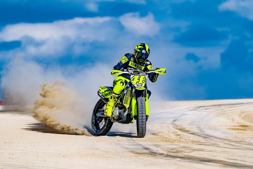 バレンティーノ・ロッシさんのインスタグラム写真 - (バレンティーノ・ロッシInstagram)「Training at the MotoRanch with @vr46ridersacademyofficial 📸 @camilss」5月14日 23時38分 - valeyellow46