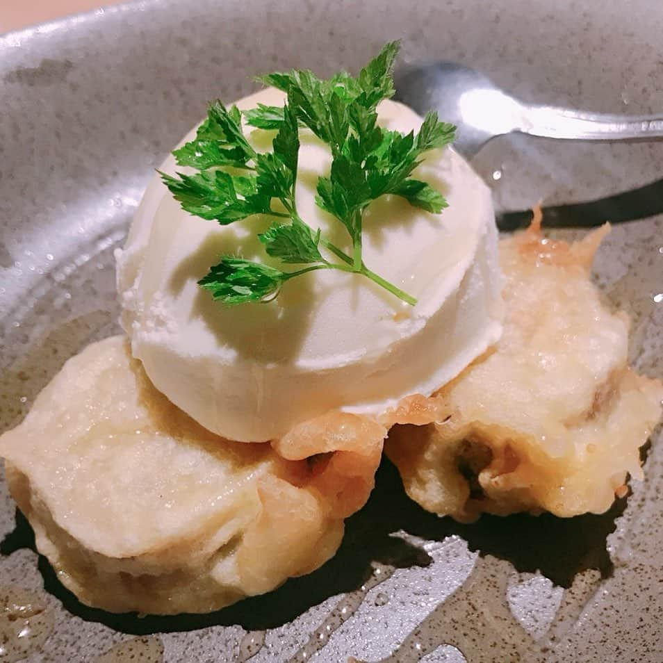 梅田 いち凛さんのインスタグラム写真 - (梅田 いち凛Instagram)「さつまいもの天ぷらのバニラアイスのせ🍨 スイーツな一品です。  #いち凛 #大阪 #梅田 #osaka #うめきた #グランフロント #居酒屋 #ディナー #個室 #個室居酒屋 #デート #和食 #冬  #梅田居酒屋  #いいね #フォロー #japanesefood  #photooftheday #豆腐 #誕生日 #記念日 #大阪駅#女子会 #コンパ #日本酒 #日本酒女子 #日本酒好き #ハイボール#GW#予約」5月14日 23時38分 - wazutsumi