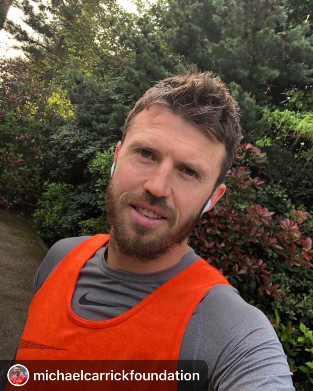 マイケル・キャリックのインスタグラム：「Hopefully I’ll last 👀🏃🏻‍♂️ Manchester 10k Sunday see you there 🙌🏼# Repost @michaelcarrickfoundation ・・・ 🚨 Fancy running a 10k with the main man @carras16 whilst raising money for the Foundation? 🚨  Team Carrick wouldn’t be complete without him and he’s looking for more people to join his team!  Last few tickets available through the link in our bio!! Deadline to purchase your ticket is 9am, Thursday 16th of May!  Come and get involved 🤗🏃🏻‍♂️ #GMR19 #greatmanchesterrun @great_run #fundraising #charity #run #manchester10k #carrickfdn」