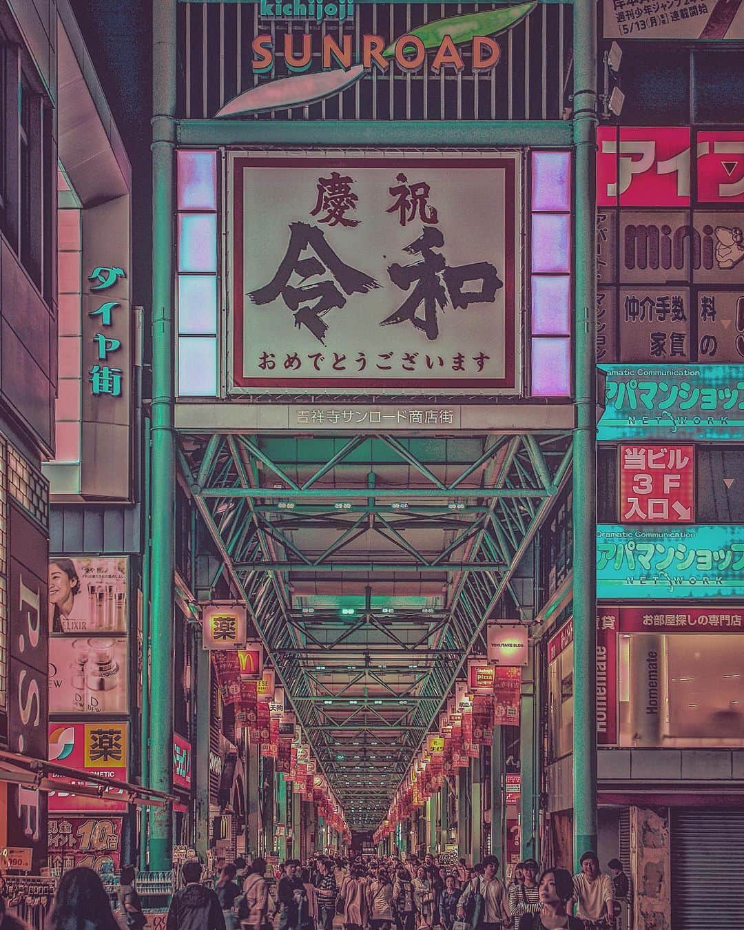 羽坂譲人さんのインスタグラム写真 - (羽坂譲人Instagram)「In Tokyo you can always easily get lost and get what you want if you have a mind to venture 🧨」5月14日 23時40分 - _f7