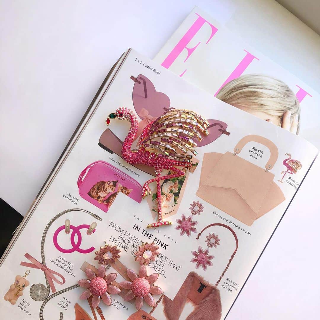 バトラー&ウィルソンさんのインスタグラム写真 - (バトラー&ウィルソンInstagram)「Have you seen this months @elleuk 🌸? Pinks are so in season! 😍  #jewellery #jewelrygram #jewels #editorial #earrings #brooch #flowers #flamingo #pinkflamingo #magazine #butlerandwilson」5月14日 23時41分 - butlerandwilson