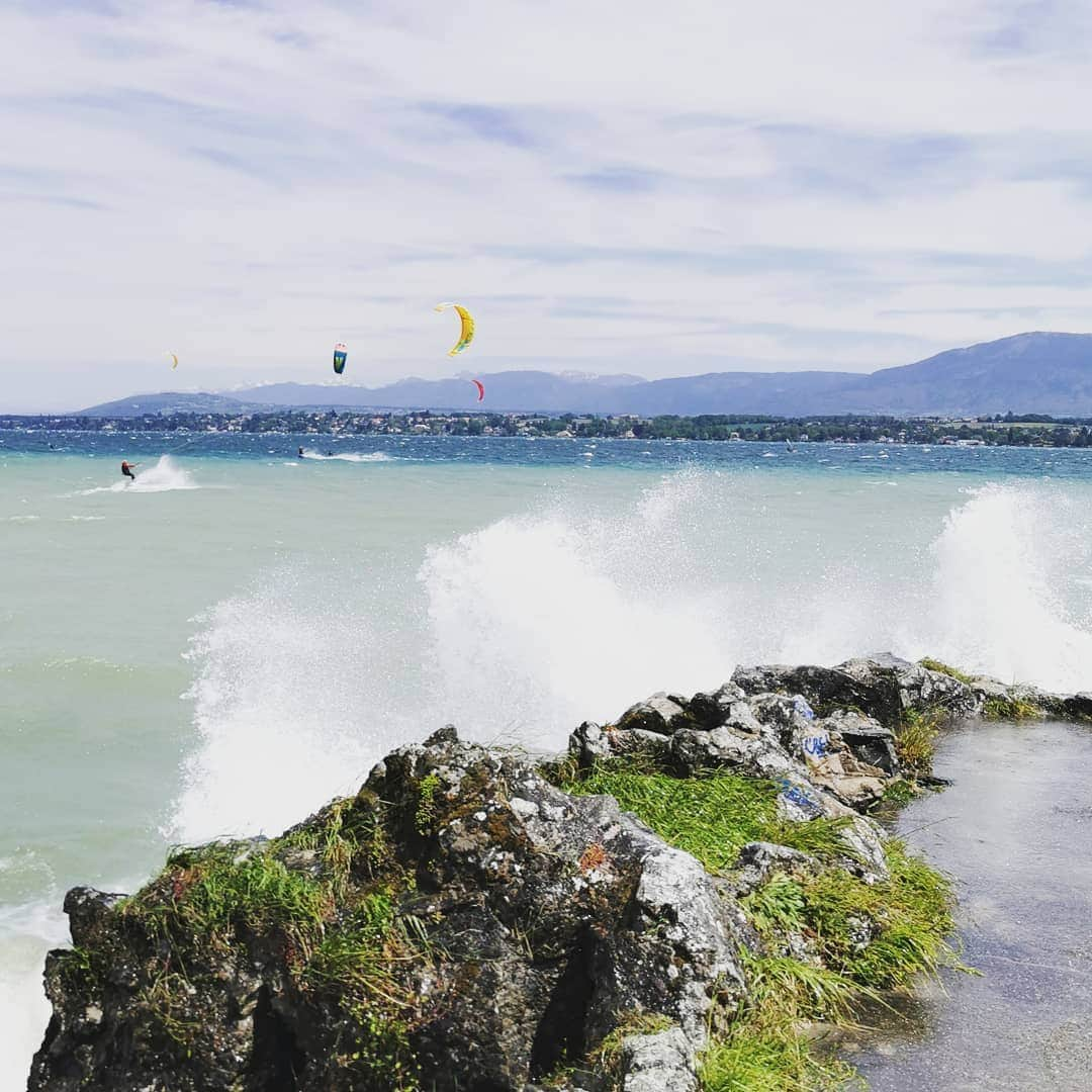 ロマン・グロージャンさんのインスタグラム写真 - (ロマン・グロージャンInstagram)「What an afternoon kitesurfing with friends 🤘🤘🤘 #r8g #kitesurf #lovingit」5月14日 23時41分 - grosjeanromain