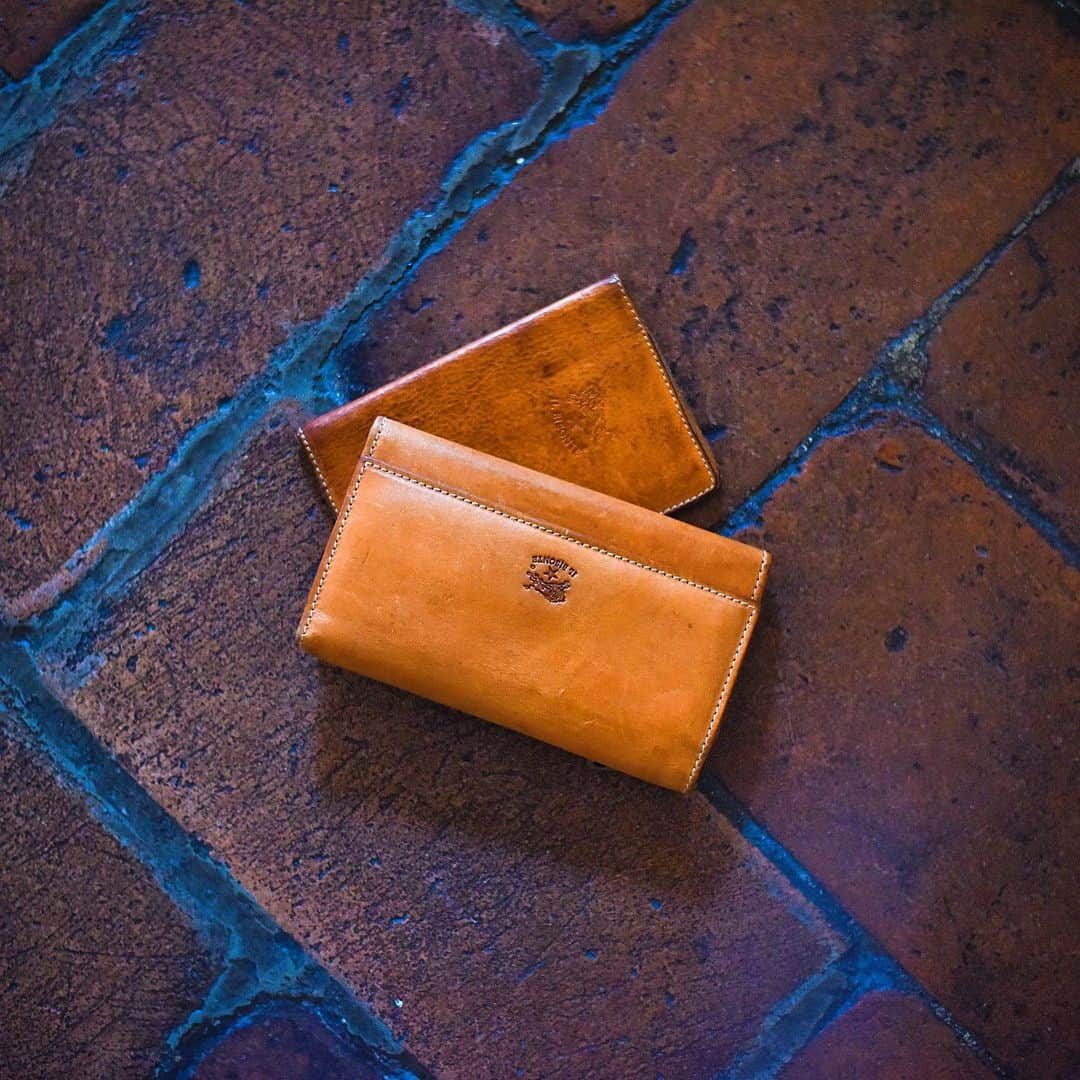 のインスタグラム：「It's time to share your story and be curious of all other Il Bisonte tales!!! Snap a photo of your favourite Il Bisonte item, tell us the story behind it, and post it online. Join the Worn With Love community! LINK in BIO ☆ #ILBISONTE #WORNWITHLOVE」