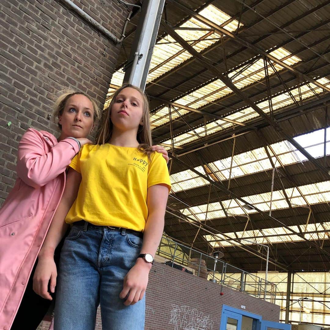 セリーヌ・バン・ガーナーのインスタグラム：「Caption this 📬」