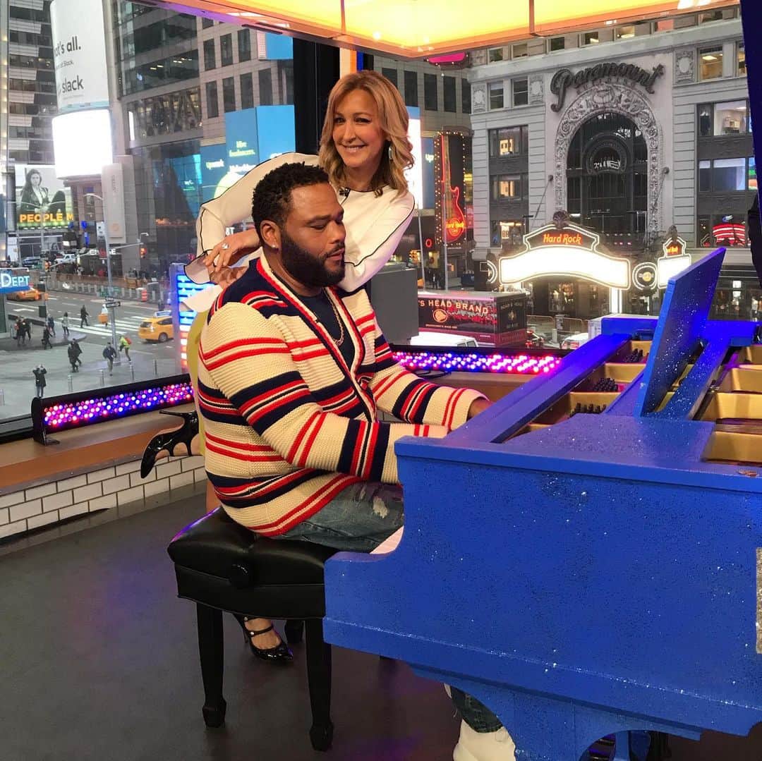 Good Morning Americaさんのインスタグラム写真 - (Good Morning AmericaInstagram)「Did you know @anthonyanderson could play piano 🔈🔈🔈」5月15日 0時04分 - goodmorningamerica