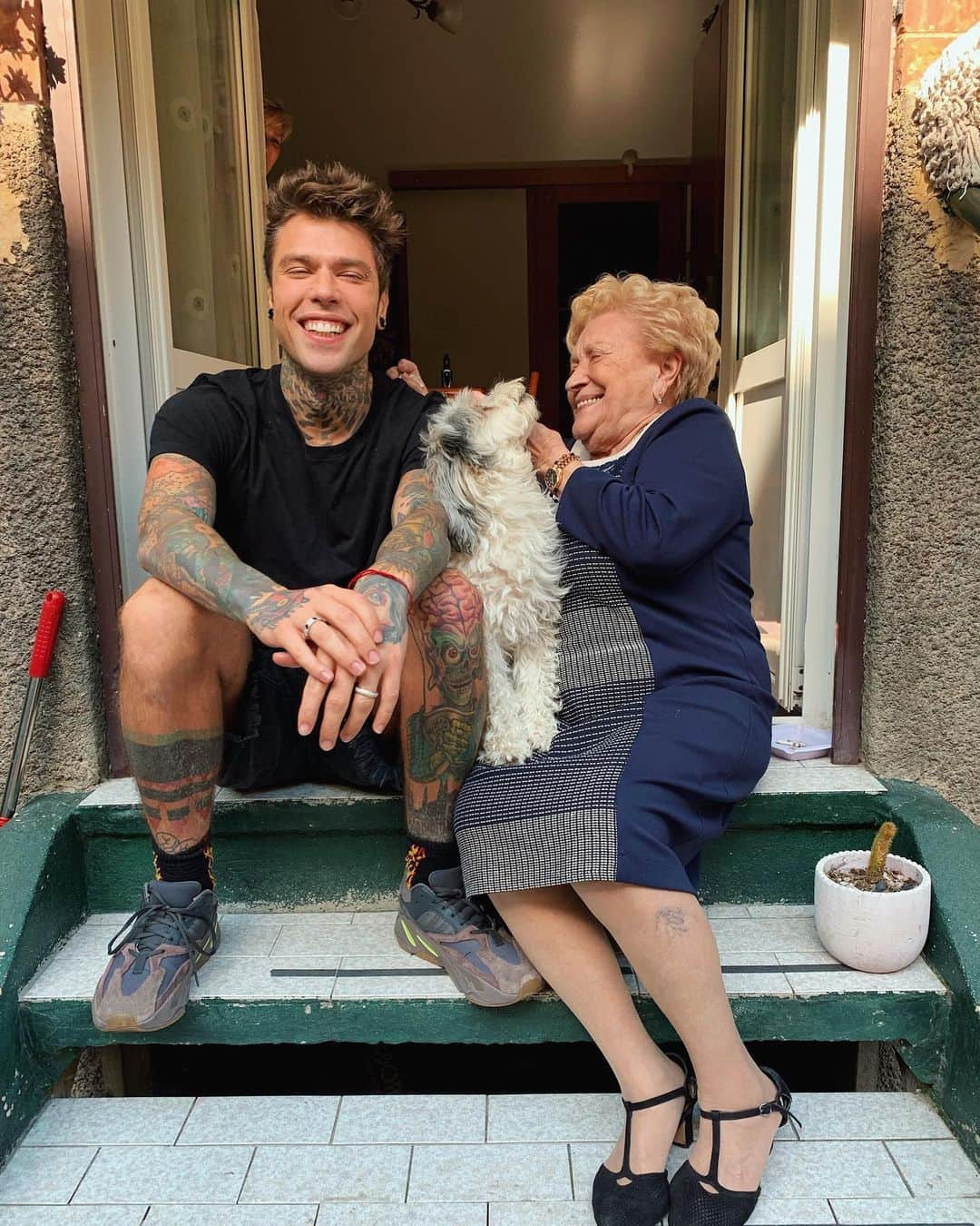 フェデスさんのインスタグラム写真 - (フェデスInstagram)「Nonna is the new imprenditrice digitale 💘」5月15日 0時19分 - fedez