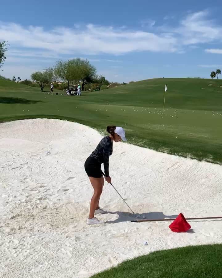 シャイエン・ウッズのインスタグラム：「Looking back at some short game shots with @gabegolf_ ⛳️ Cant wait to get out competing again soon.」