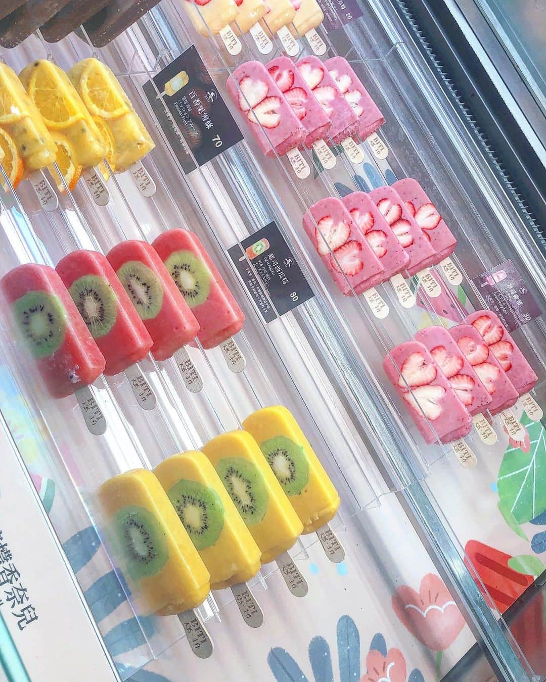 山木彩乃さんのインスタグラム写真 - (山木彩乃Instagram)「🍦🍓🥝🍊#icecream #taipei」5月15日 0時27分 - yamaki__ayano
