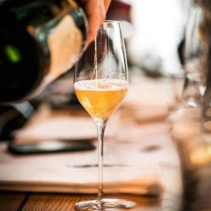イタレッセさんのインスタグラム写真 - (イタレッセInstagram)「Delicate lines and perfect balance to bring the Champagne tasting to a high level with Richard Juhlin Optimum flûte. 🥂 #italesse #design #richardjuhlinoptimum #flute #champagne #glassware #tasting #sparkling #wineglass #winetime #wineaccessories #winelover #winetasting #winegram #instawine @richardjuhlin」5月15日 0時25分 - italesse
