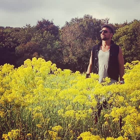 マヌー・ベネットさんのインスタグラム写真 - (マヌー・ベネットInstagram)「Greece in Yellow」5月15日 0時36分 - manubennett