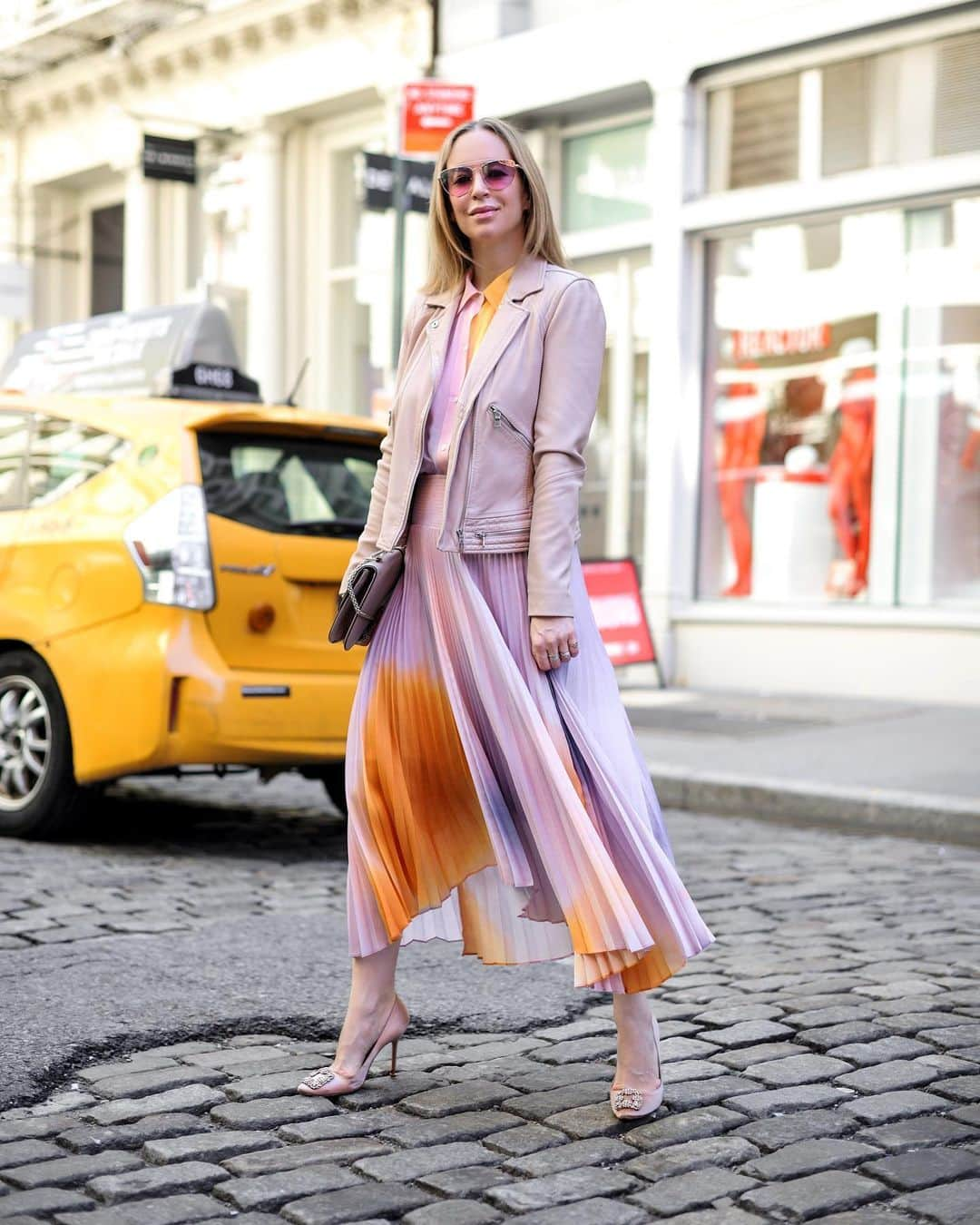 Helena Glazer Hodneさんのインスタグラム写真 - (Helena Glazer HodneInstagram)「A few days ago when we had spring weather😒. Wore this @alc_ltd back for Art Basel and now, in my NY element. 📷 @george_elder」5月15日 0時41分 - brooklynblonde1