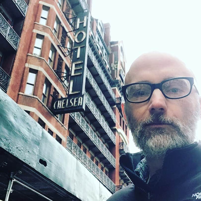 モービーさんのインスタグラム写真 - (モービーInstagram)「Stopped to say hi to the Chelsea Hotel. I stayed here for a while, shot the cover of ‘Play’ here, and of course drank and did too many drugs here.」5月15日 0時49分 - moby