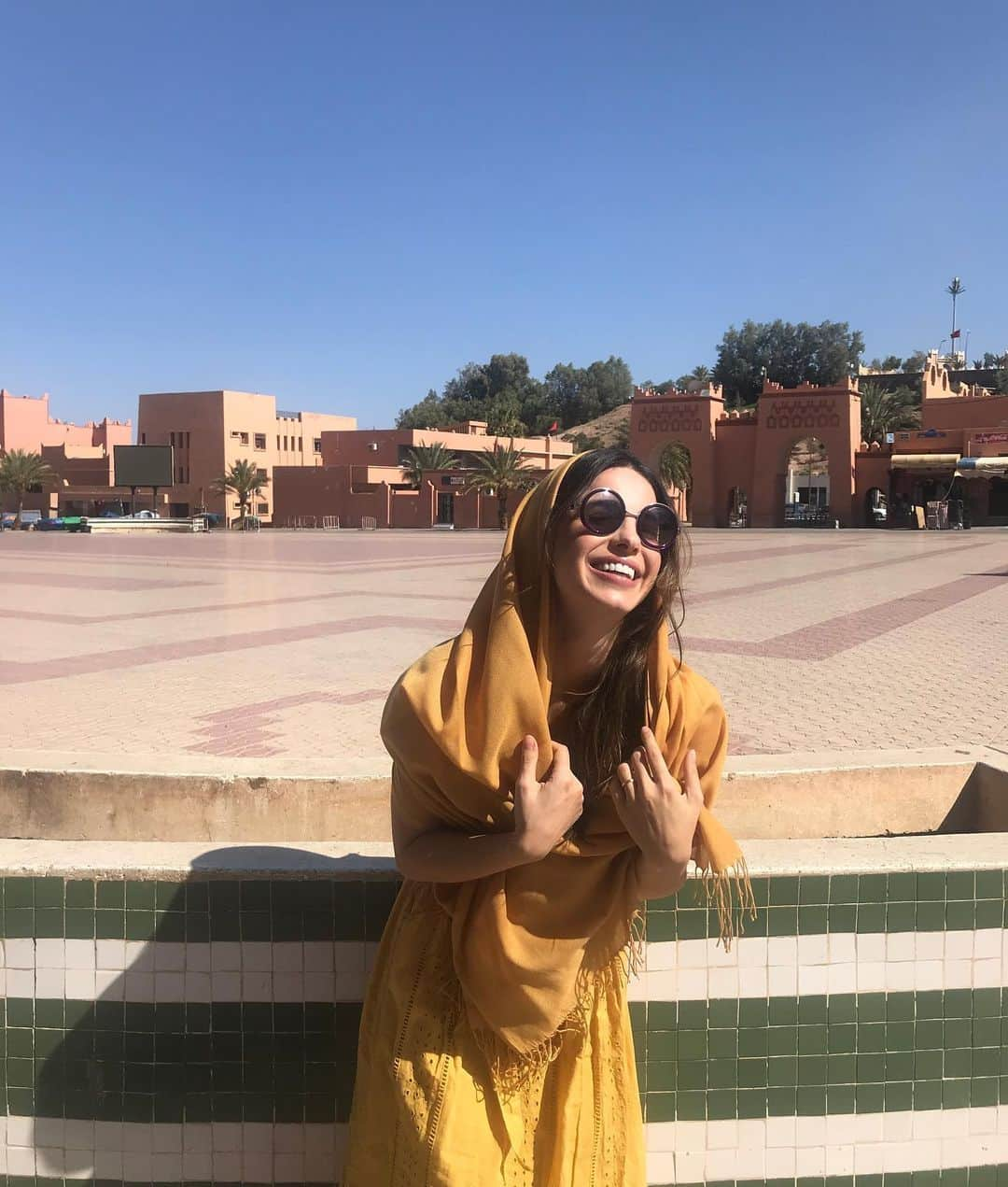 ステファニー・ブリットさんのインスタグラム写真 - (ステファニー・ブリットInstagram)「Boa tarde Marrocos! 🇲🇦 A expectativa era uma foto linda, plena e a realidade é essa aí... crise de riso! 🙋🏻‍♀️」5月15日 0時50分 - sthefanybrito