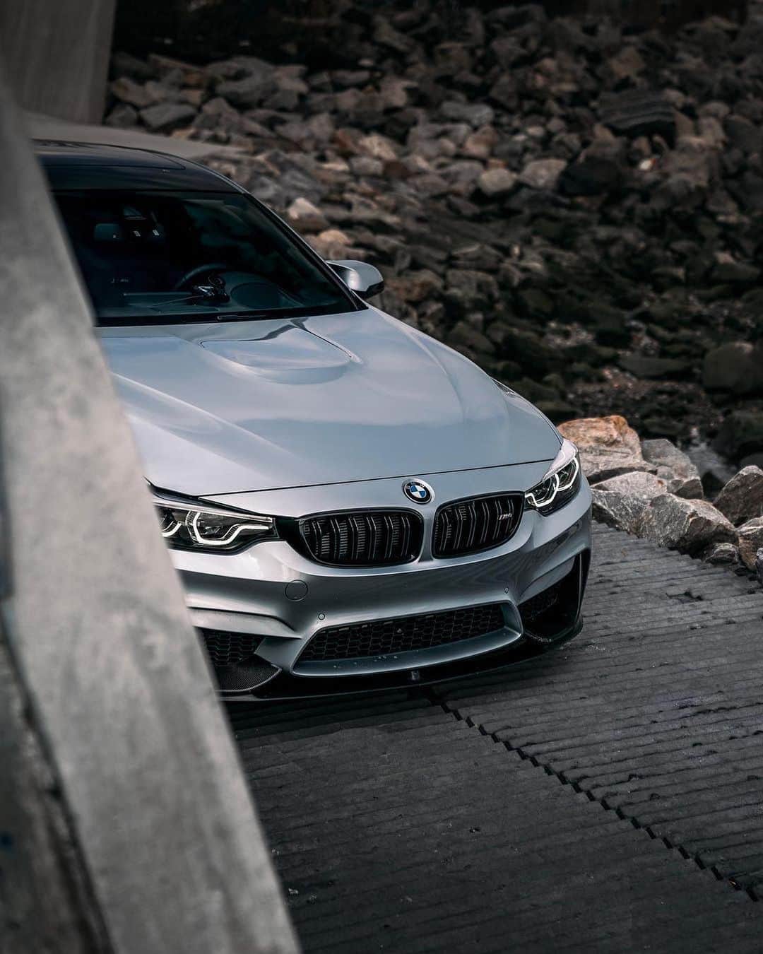 BMWのインスタグラム：「Power you never hide.  The BMW M4 Coupé. #BMWrepost @chq_m4te @liv3life_m5 #BMW #M4 __ BMW M4 Coupé: Fuel consumption in l/100 km (combined): 10.2 - 9.9 (9.5 - 9.3). CO2 emissions in g/km (combined): 232 - 225 (217 - 211). The figures in brackets refer to the vehicle with seven-speed M double-clutch transmission with Drivelogic. The values of fuel consumptions, CO2 emissions and energy consumptions shown were determined according to the European Regulation (EC) 715/2007 in the version applicable at the time of type approval. The figures refer to a vehicle with basic configuration in Germany and the range shown considers optional equipment and the different size of wheels and tires available on the selected model. The values of the vehicles are already based on the new WLTP regulation and are translated back into NEDC-equivalent values in order to ensure the comparison between the vehicles. [With respect to these vehicles, for vehicle related taxes or other duties based (at least inter alia) on CO2-emissions the CO2 values may differ to the values stated here.] The CO2 efficiency specifications are determined according to Directive 1999/94/EC and the European Regulation in its current version applicable. The values shown are based on the fuel consumption, CO2 values and energy consumptions according to the NEDC cycle for the classification. For further information about the official fuel consumption and the specific CO2 emission of new passenger cars can be taken out of the „handbook of fuel consumption, the CO2 emission and power consumption of new passenger cars“, which is available at all selling points and at https://www.dat.de/angebote/verlagsprodukte/leitfaden-kraftstoffverbrauch.html.」
