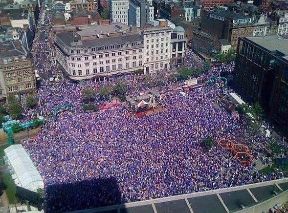 カルロス・テベスのインスタグラム：「11 years ago today, Rangers took 200,000 fans to Manchester for the UEFA Cup final. Outstanding!」