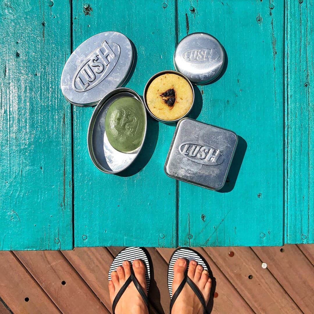 LUSH Cosmeticsさんのインスタグラム写真 - (LUSH CosmeticsInstagram)「Want some (naked) company in your shower? Our Shampoo Bars and Solid Conditioners are free from plastic packaging - they're the perfect stripped down (grooming) companions. 😉💕/ 📸: @thelovelycoconutblog #LushNaked」5月15日 1時14分 - lushcosmetics