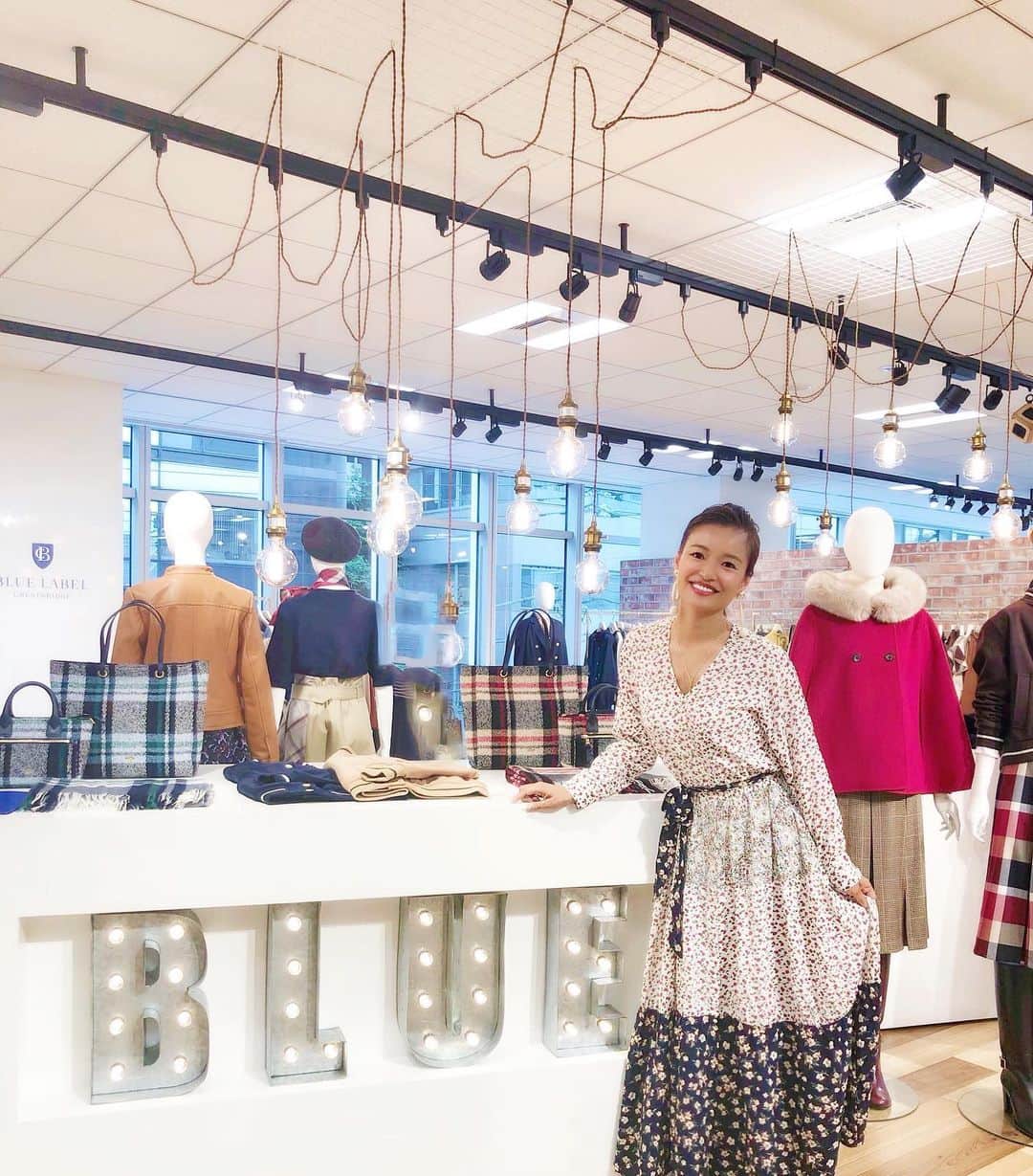 紺谷みえこのインスタグラム：「@blueblackcb  の AUTUMN／WINTER collection へ。 お気に入りの褒められワンピは @margot_japan ・ #BLACKLABELCRESTBRIDGE  #fashion #model #likes #cute  #beautiful #tokyo  #healthy #dress  #instagood #photo  #photography #actress #instapic #yotsuya #party  #beautiful  #tokyonight #ブルーレーベルクレストブリッジ  #展示会 #ドレス #ファッション #モデル  #コーデ #ブルーレーベル #ブルーレーベルクレストブリッジ」