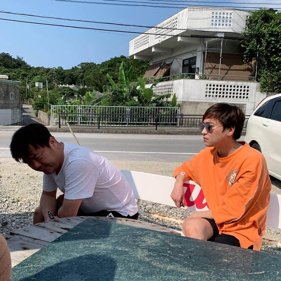 ホ・ジョンミンのインスタグラム：「어쭈? 인상쓰네? 내가 불편해? 피곤한척하지마 쪼인트를 콱 마씨!  #재수투어」