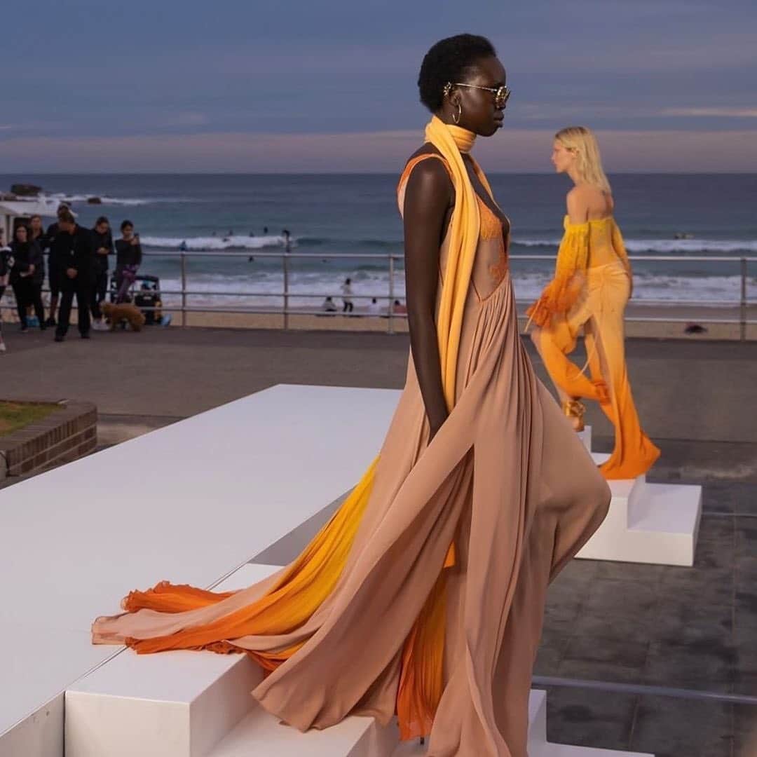Fashion Weekのインスタグラム：「Yesterday, @JonathanSimkhai showed his Resort collection @fashionweekaus. Models floated down the runway in the place that inspired the garments themselves, Bondi Beach at sunset 🌅 #MBFWA⠀⠀ 📸 @JonathanSimkhai」