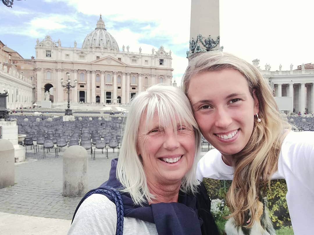 エリーゼ・メルテンスさんのインスタグラム写真 - (エリーゼ・メルテンスInstagram)「Mother daughter time 💫  #vatican #Rome」5月15日 1時35分 - mertenselise